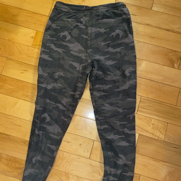 Sold on mercari  farallon black olive Camo joggers - Picture 5 of 6
